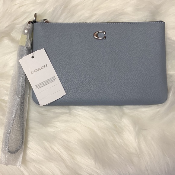 Coach Handbags - 💫💫Spanking Brand NEW / Never Used💫💫
COACH Small Wristlet🖤🩶
